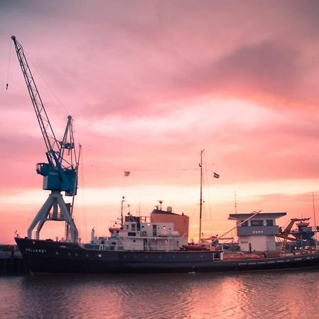 Apartmán Unieke Woonboot In Harlingen Exteriér fotografie