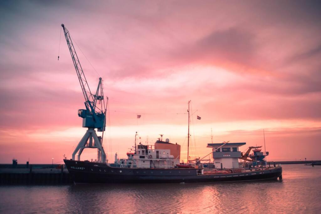 Apartmán Unieke Woonboot In Harlingen Exteriér fotografie