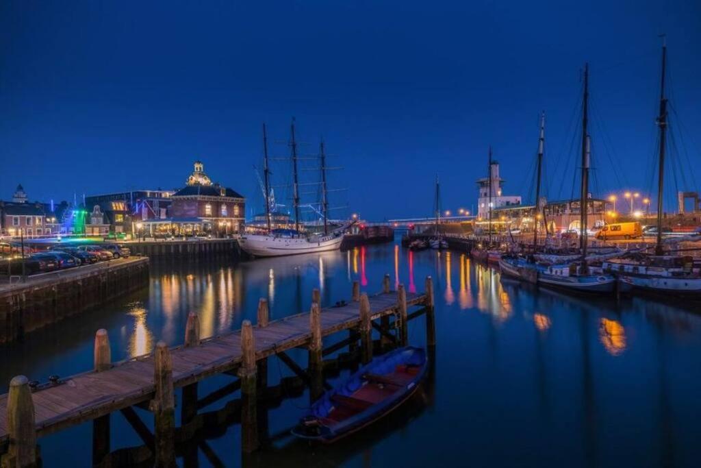 Apartmán Unieke Woonboot In Harlingen Exteriér fotografie