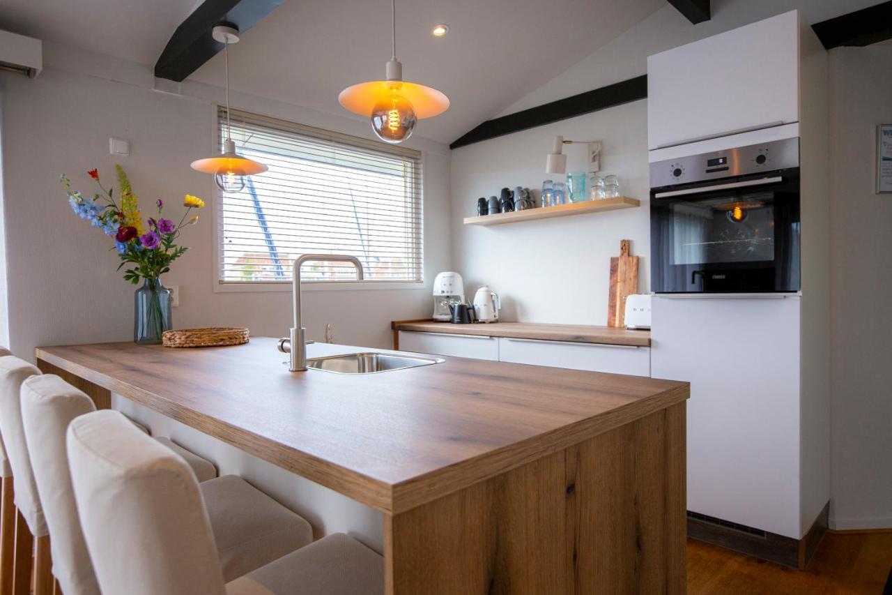 Apartmán Unieke Woonboot In Harlingen Exteriér fotografie