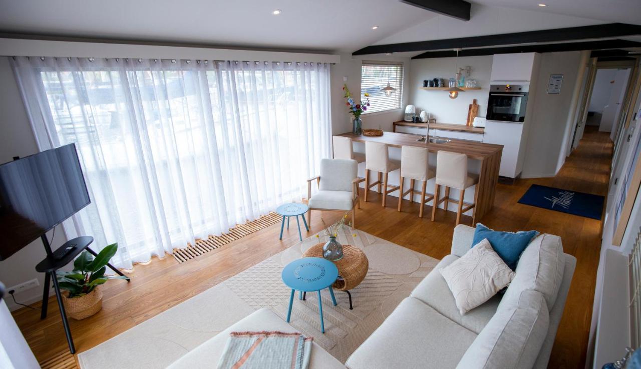 Apartmán Unieke Woonboot In Harlingen Exteriér fotografie